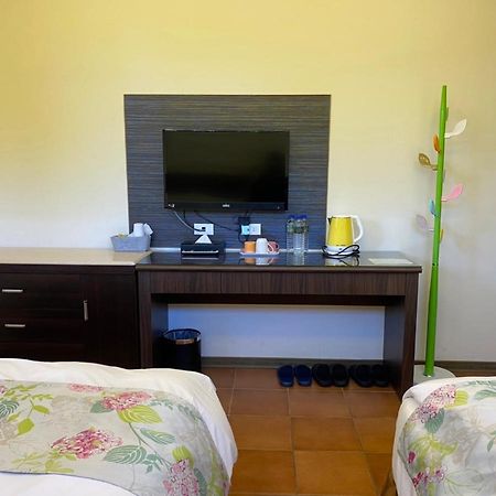 Hua Mu Xing Jing B&B Ренай Экстерьер фото